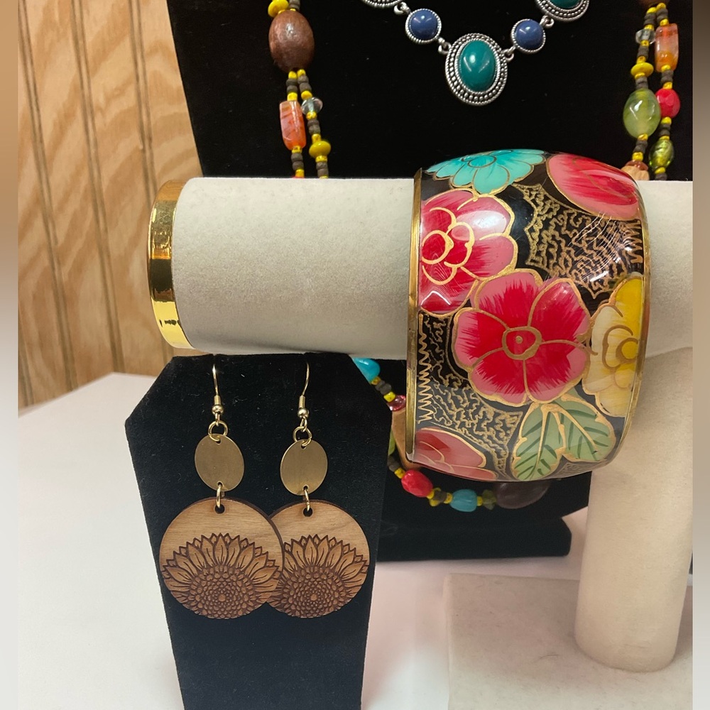 Jewelry Bundle #4 - Picture 6 of 10